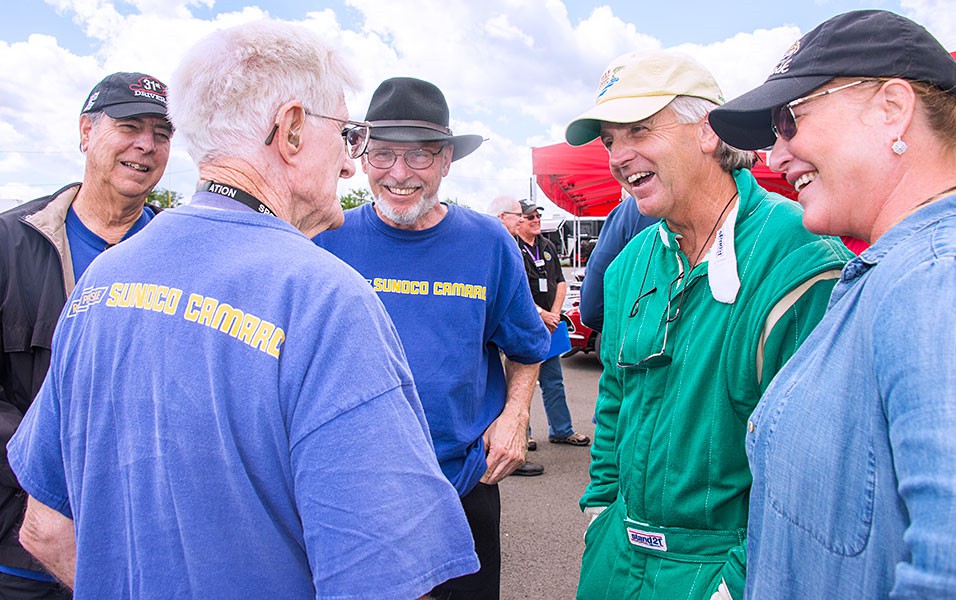 Trans Am Crew Chief Leroy Gane, Bill Bryan, Pat Ryan, Bill Ockerlund, & Christi Edelbrock